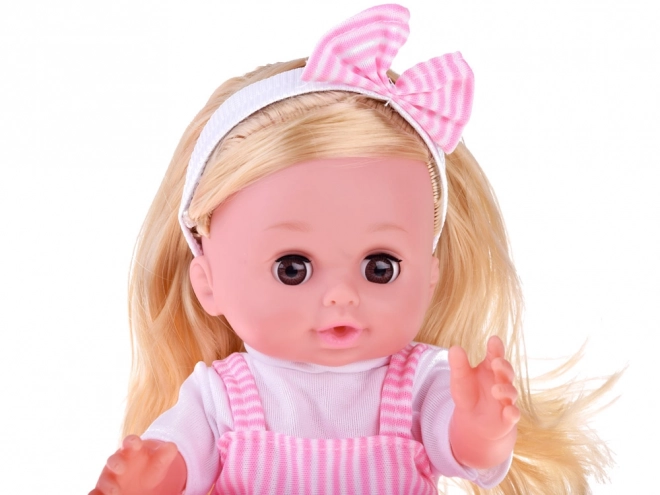 Poupée bébé avec de longs cheveux, parle et pleure