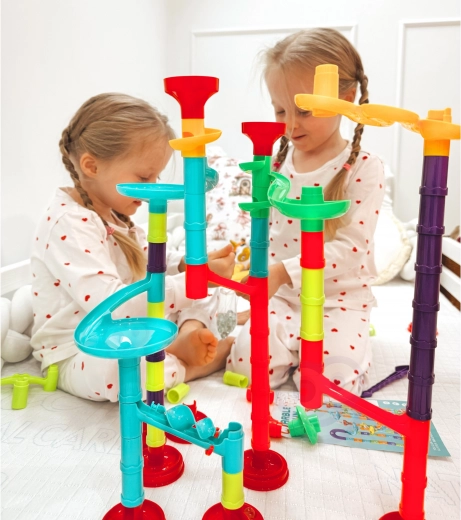 Développe la motricité et la pensée logique