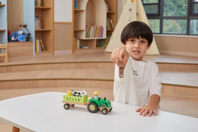 Tracteur en bois avec petits animaux