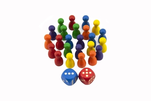 Figurines en bois 25mm 24pcs 6 couleurs + 2 dés jeu de société en sachet 7x13cm