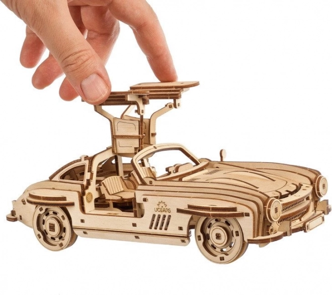 Puzzle mécanique en bois 3D Ugears Coupé Sport à Ailes