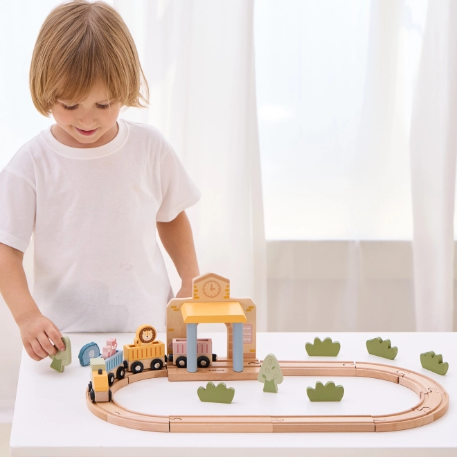 Circuit de train en bois avec propulsion à batterie