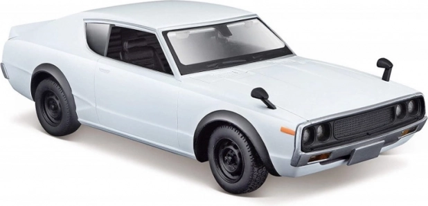 Modèle de voiture NISSAN Skyline 2000 GT‑R 1973 1:24 blanc