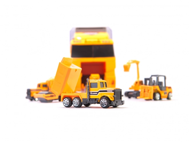 Camion avec petits véhicules de construction