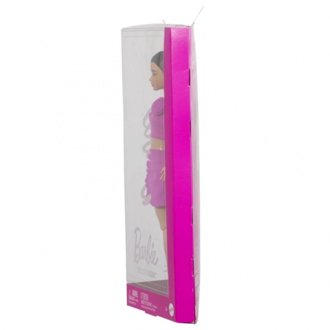 Poupée Barbie modèle dans une robe avec des roses