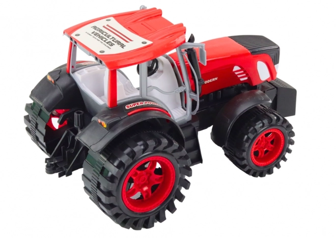 Grand tracteur avec remorque et balles de foin