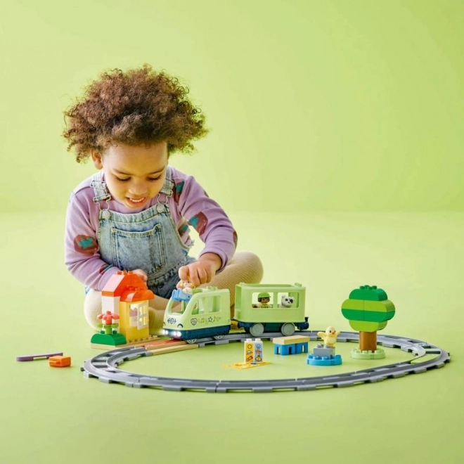 Aventures de vacances avec le train interactif DUPLO