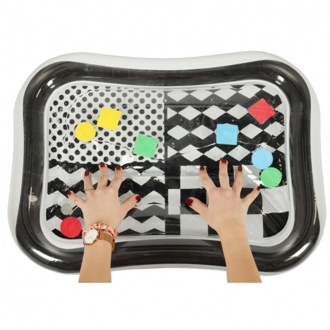 Tapis sensoriel pour bébé avec motifs contrastés noir et blanc