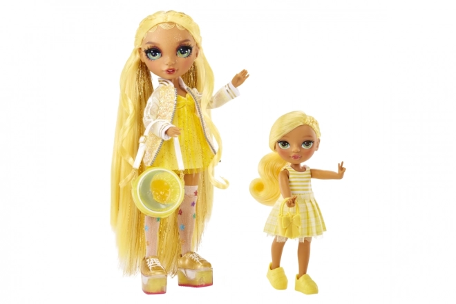 Rainbow High Petite sœur - Daisy (Jaune) TV