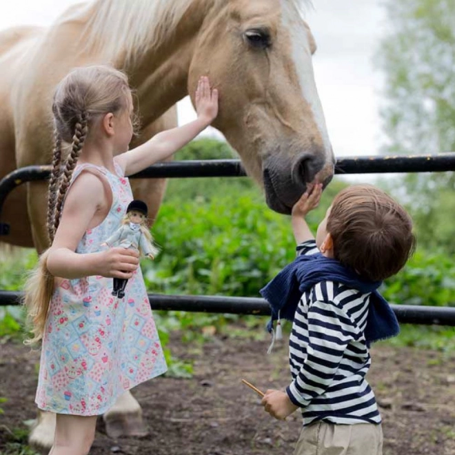 Poupée Lottie en tenue d'équitation avec cheval