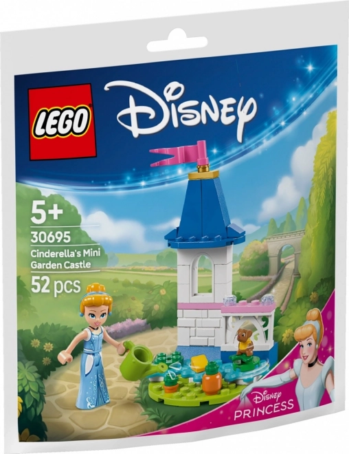 Château miniature de Cendrillon de Disney avec jardin