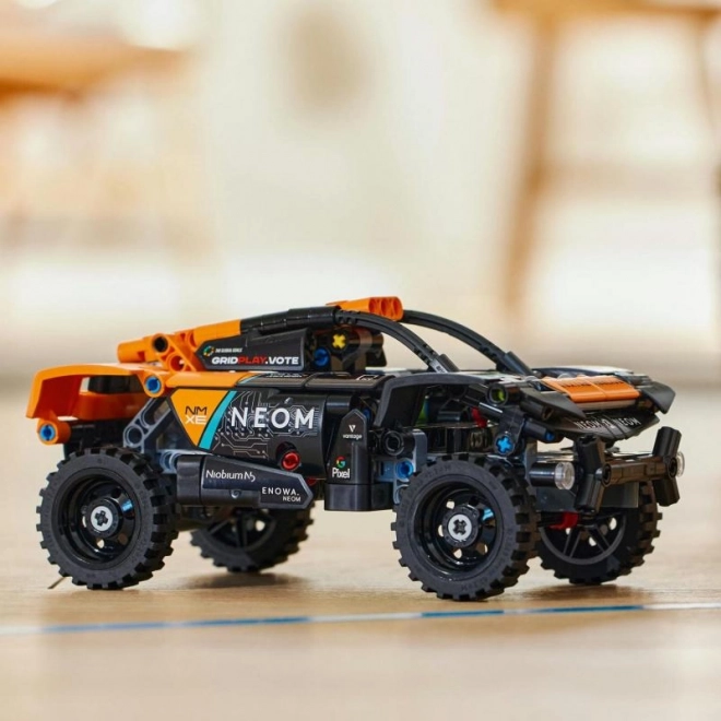 Voiture de Course Extrême E NEOM McLaren LEGOae Technic 42166