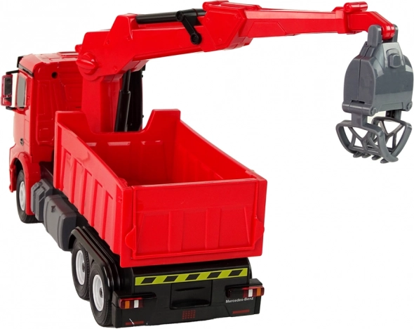 Grue fonctionnelle avec pince rotative