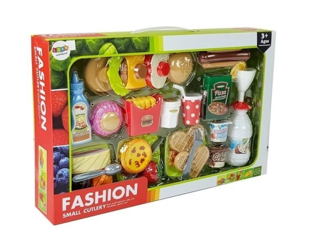 Cuisine de jeu avec nourriture en plastique