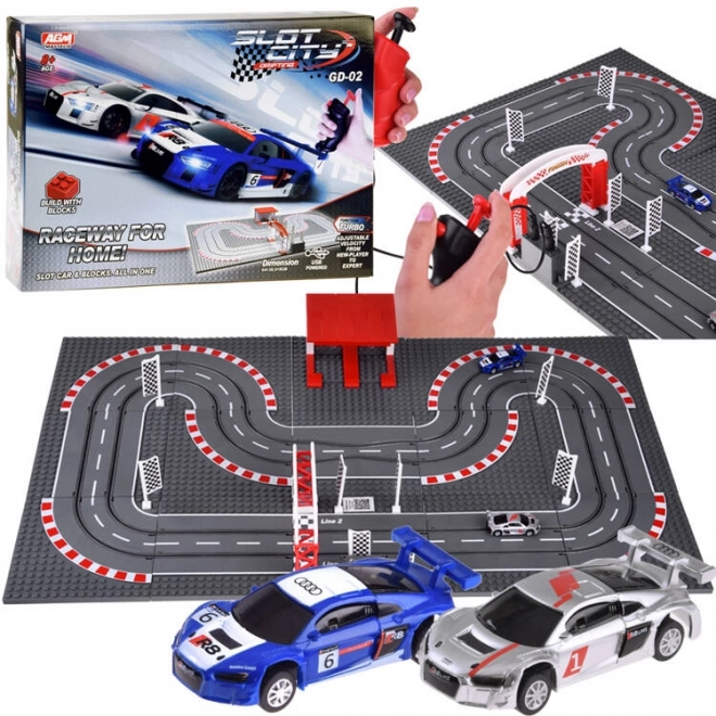Piste de course avec voitures de construction à télécommande