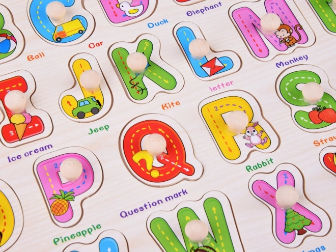 Tableau en bois coloré avec lettres