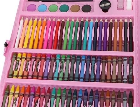 Grand ensemble de peinture dans une valise rose