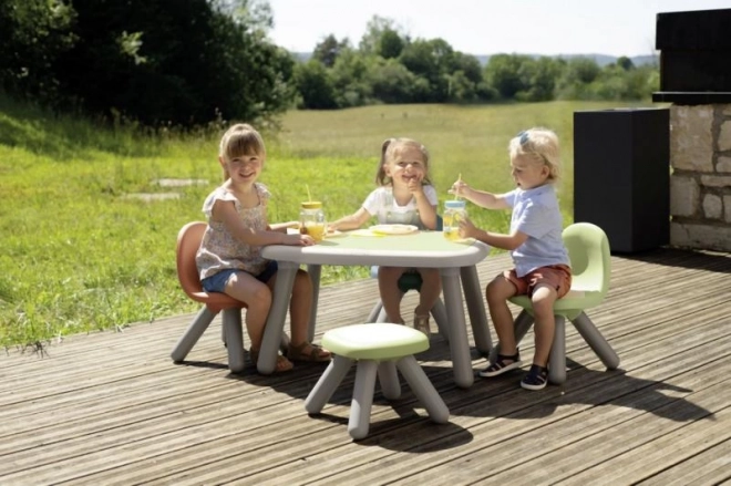 Petite table verte pour enfants