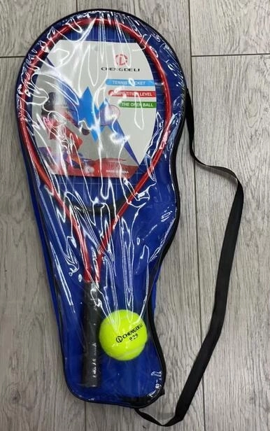 Raquette de tennis avec balle de tennis