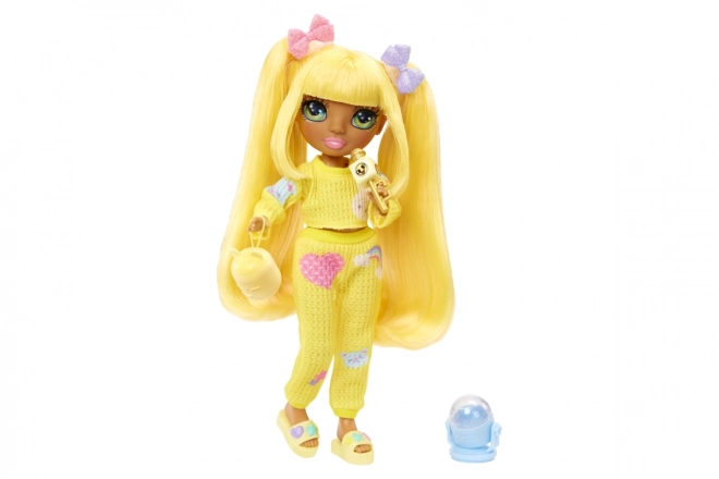Rainbow High Junior Fashion poupée en pyjama - Sunny Madison