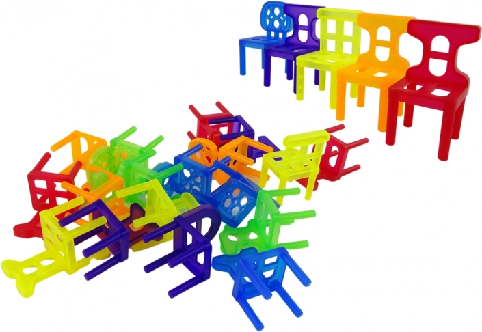 48 chaises colorées pour des combinaisons infinies