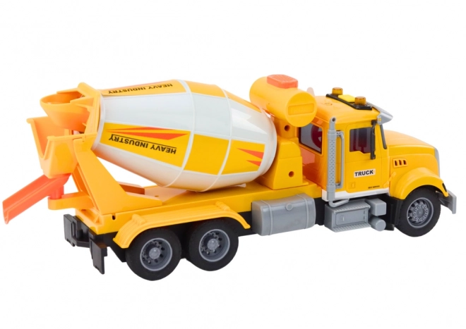 Mélangeur de béton camion jaune avec traction, effets lumineux et sonores