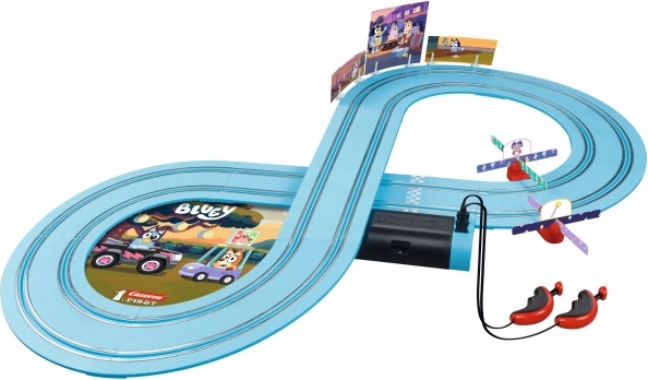 Piste ludique avec hélices et motifs BLUEY