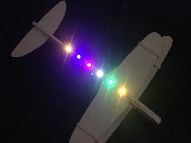 Avion LED en polystyrène avec moteur électrique