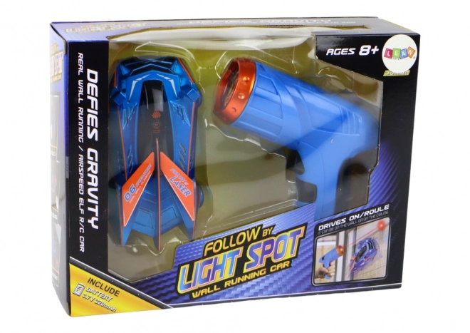 Voiture au mur et au plafond contrôlée par laser