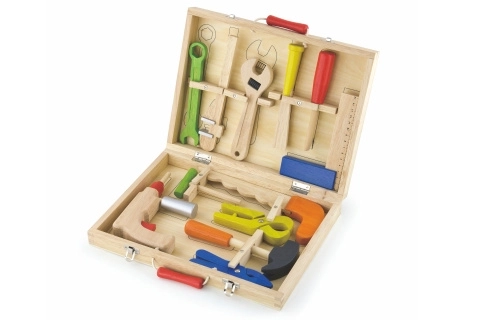 Outils en bois dans une mallette