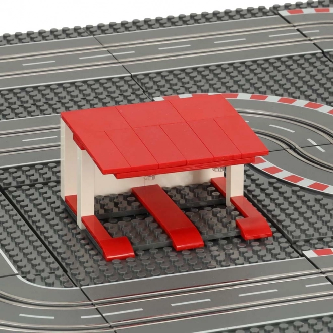 Piste de course de police électrique avec blocs de construction