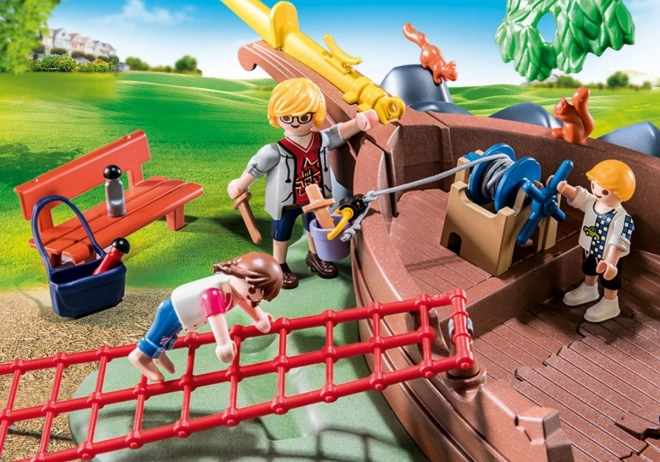 PLAYMOBIL® City Life 70741 Aire de jeux pour enfants avec épave de bateau