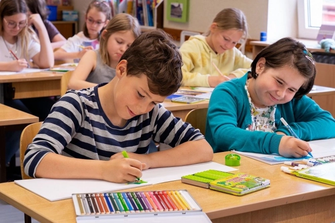 Pastels incassables dans une boîte en métal