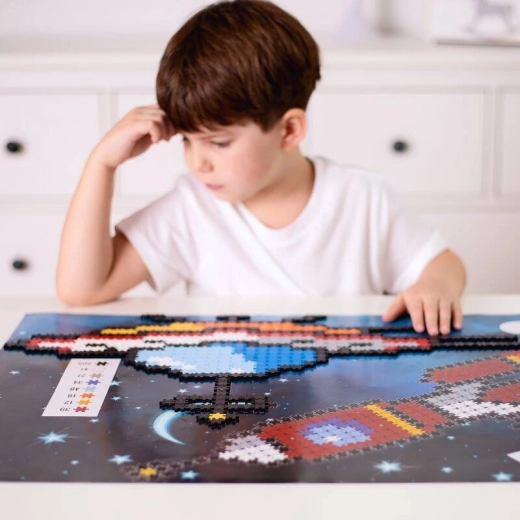 Motifs spatiaux en pixel art