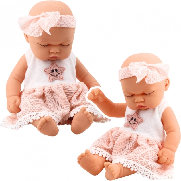 Poupée bébé endormie en robe rose avec dentelle et bandeau étoilé
