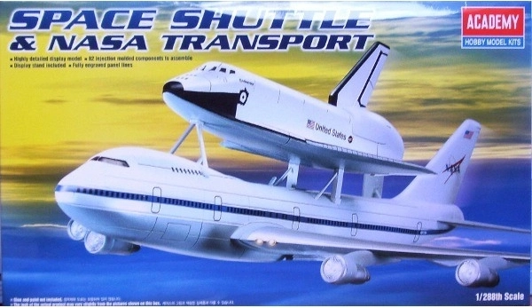 Maquette en plastique NAVETTE SPATIALE avec avion porteur BOEING 747 NASA 1:288