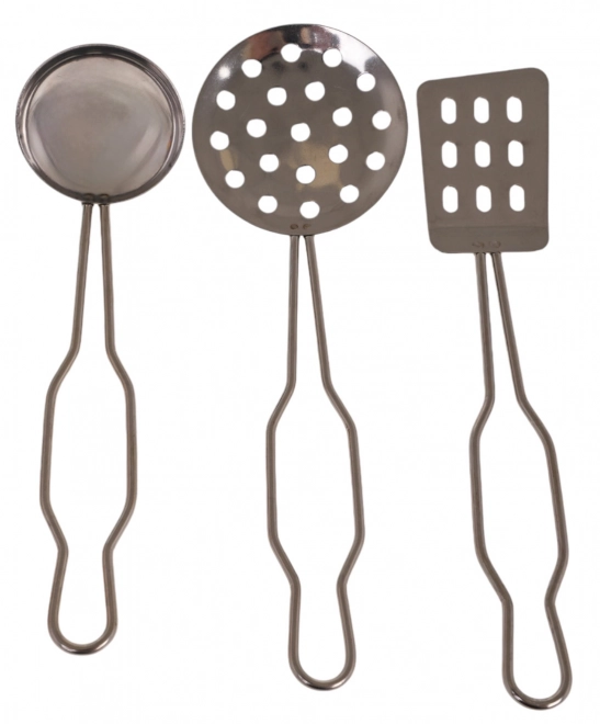 Casseroles en métal colorées et ustensiles de cuisine