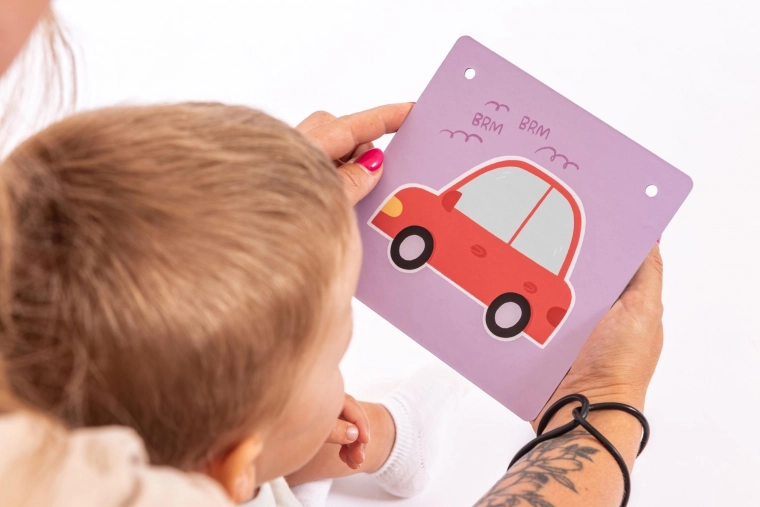 Des cartes grandes, résistantes et faciles à saisir