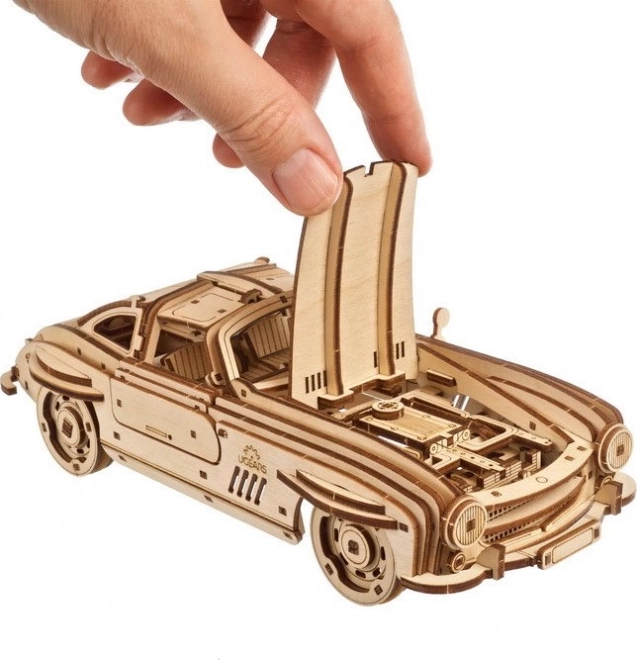 Puzzle mécanique en bois 3D Ugears Coupé Sport à Ailes