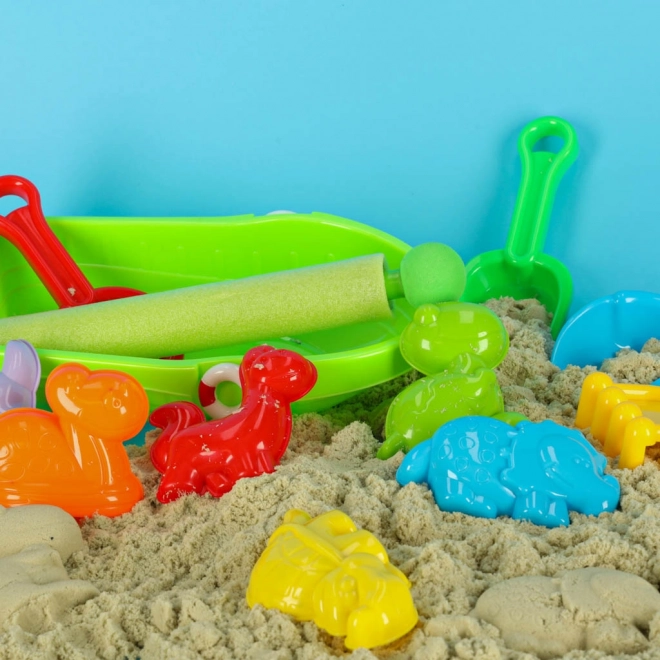 Lit d'enfant avec des jouets pour le sable et un pistolet à eau