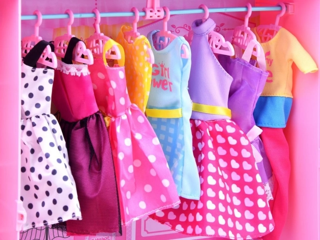 Poupée Anlily avec armoire à vêtements