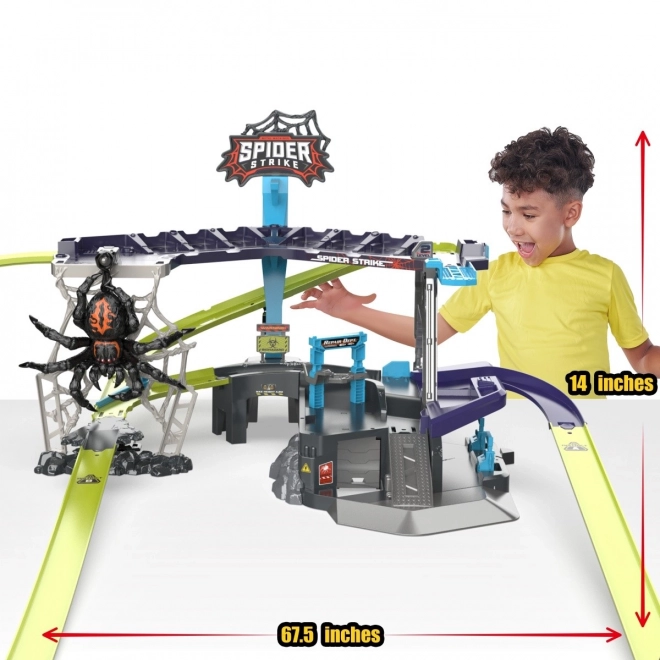 Circuit de voitures attaqué par l'araignée