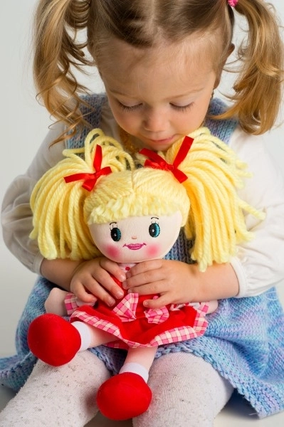Poupée de chiffon chantante tchèque Lucinka - 30 cm