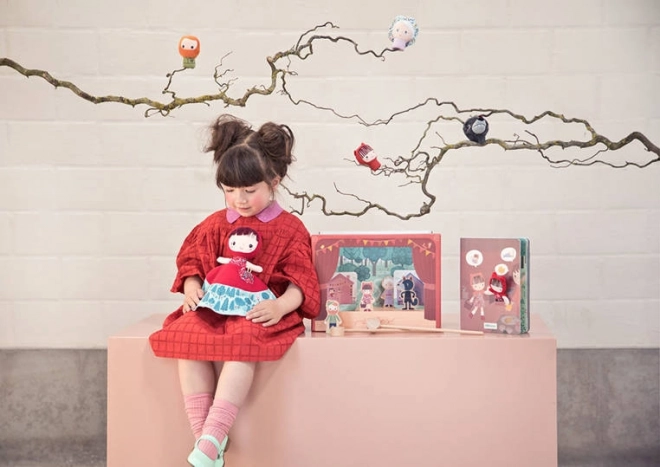 Lilliputiens - Poupée à contes réversible - Petit Chaperon Rouge