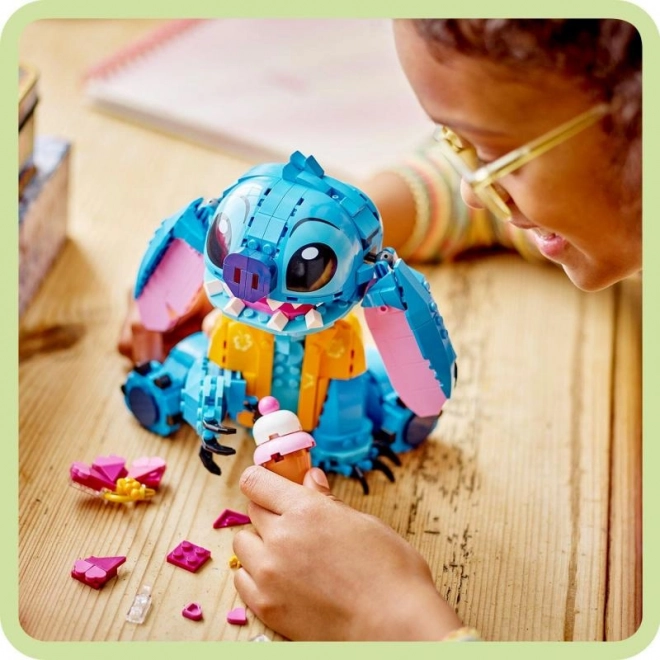 Divertissement interactif avec la figurine Stitch