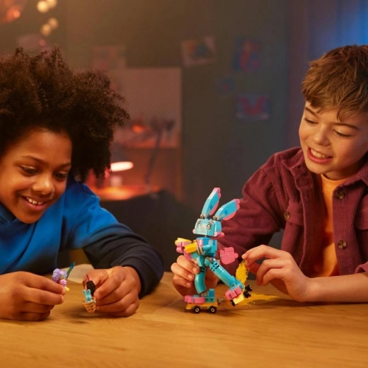 Minifigurine d’Izzie et accessoires scénarisés