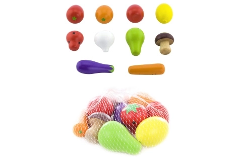 Fruits et légumes en bois dans un filet