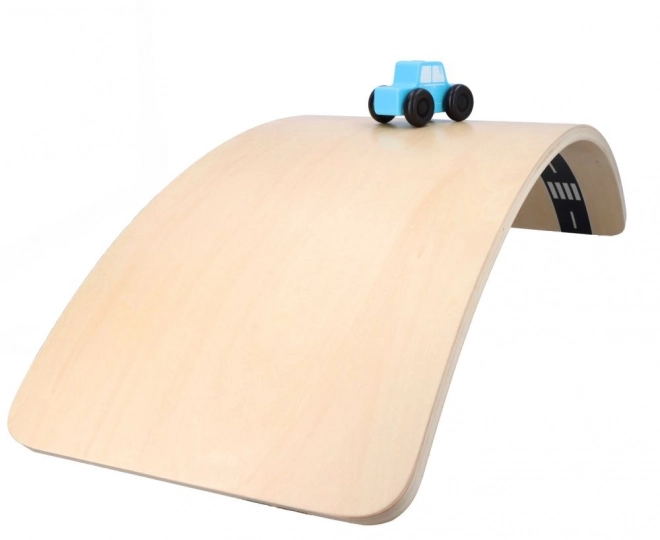 Planche d’équilibre avec petite voiture et route adhésive