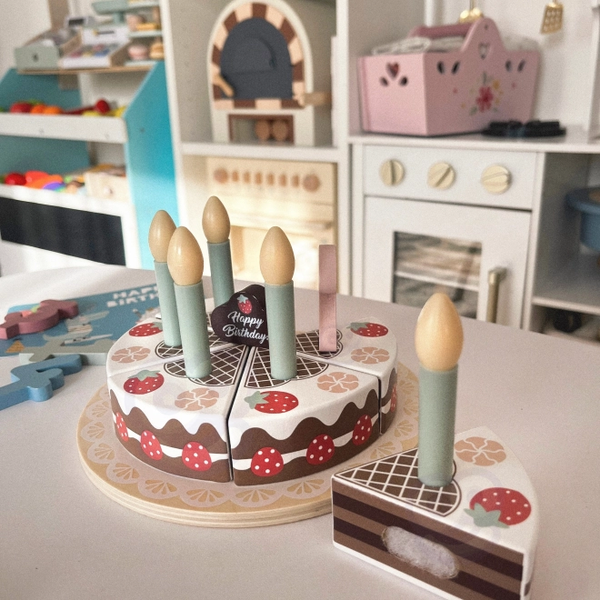 Gâteau d'anniversaire en bois avec des bougies
