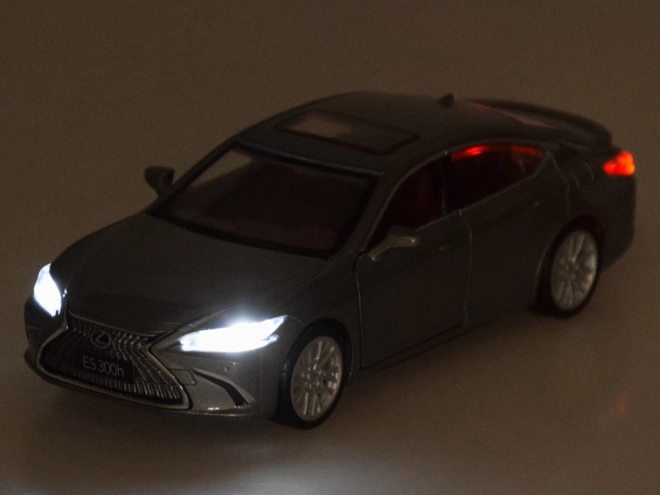 Modèle de voiture Lexus ES300h 1:35 avec éclairage et son